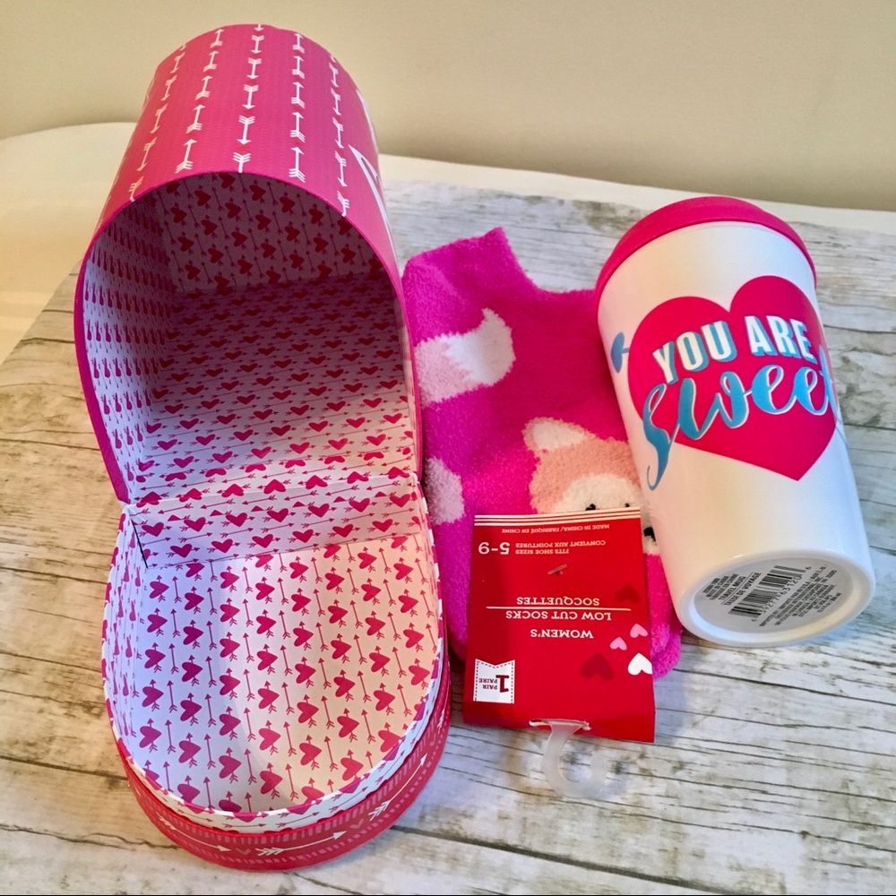 ✨4/$25✨ Valentine’s Day Set of Travel Mug-Socks-Gift Box - Picture 8 of 9